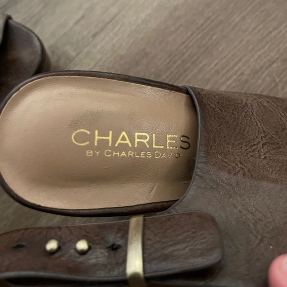 CHARLES DAVID NEW AMES WEDGE HEELS. - Picture 7 of 9